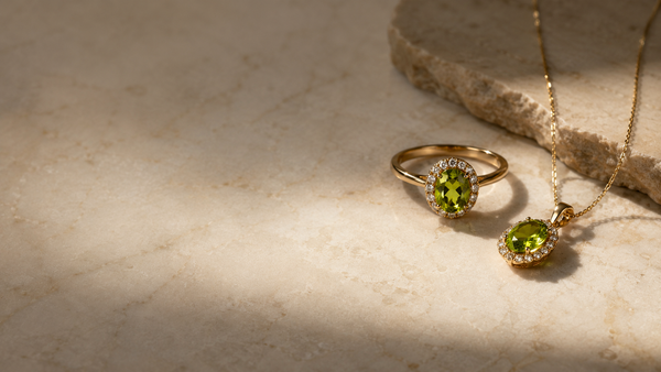 Grüner Peridot-Schmuck in 585er Gelbgold — Halskette und Ring mit Peridot von Splendido Schmuck