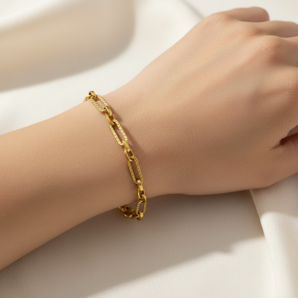 Goldarmband mit markanter Gliederstruktur