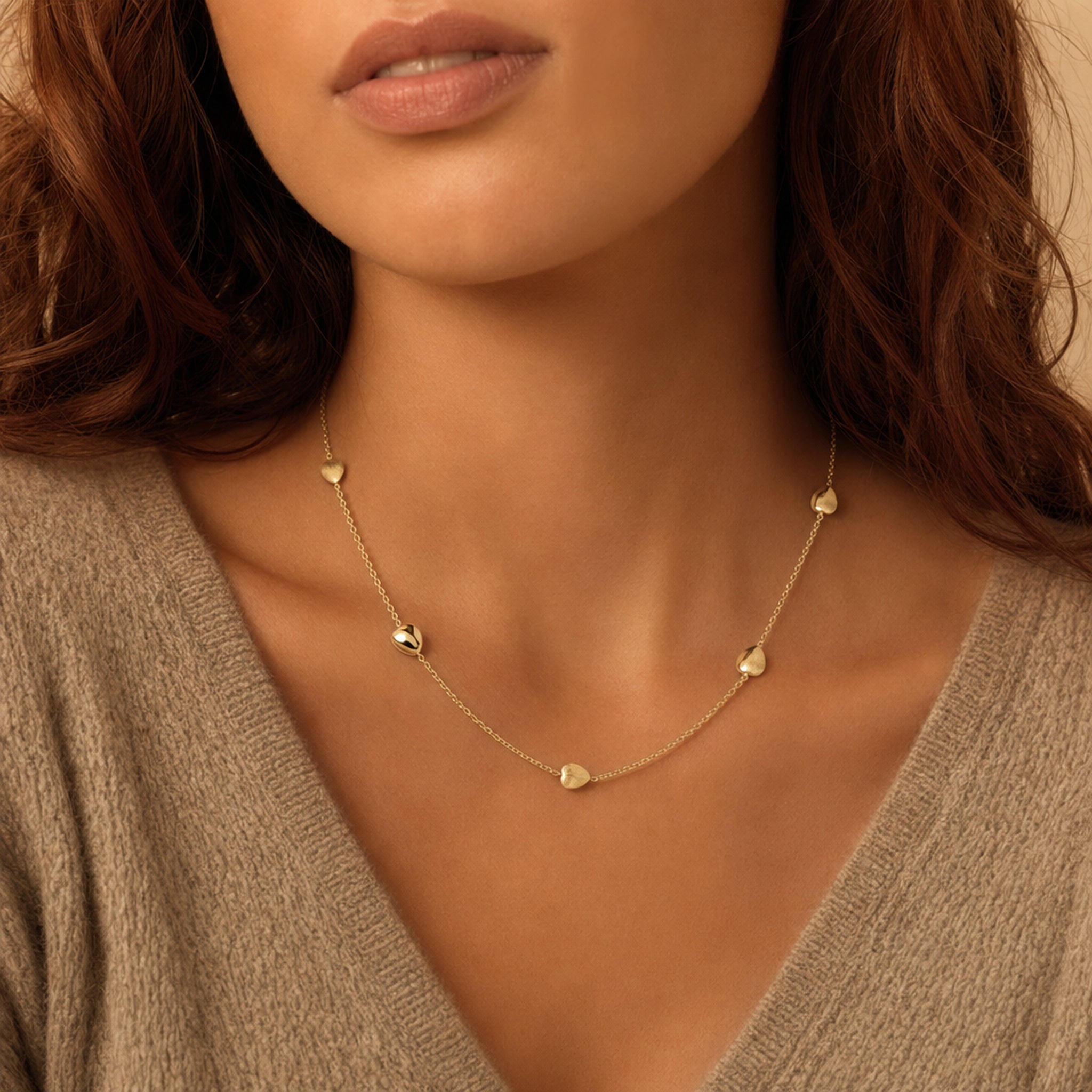 Collier 585 Gelbgold Fantasie-Element – Splendido – worn at the neck