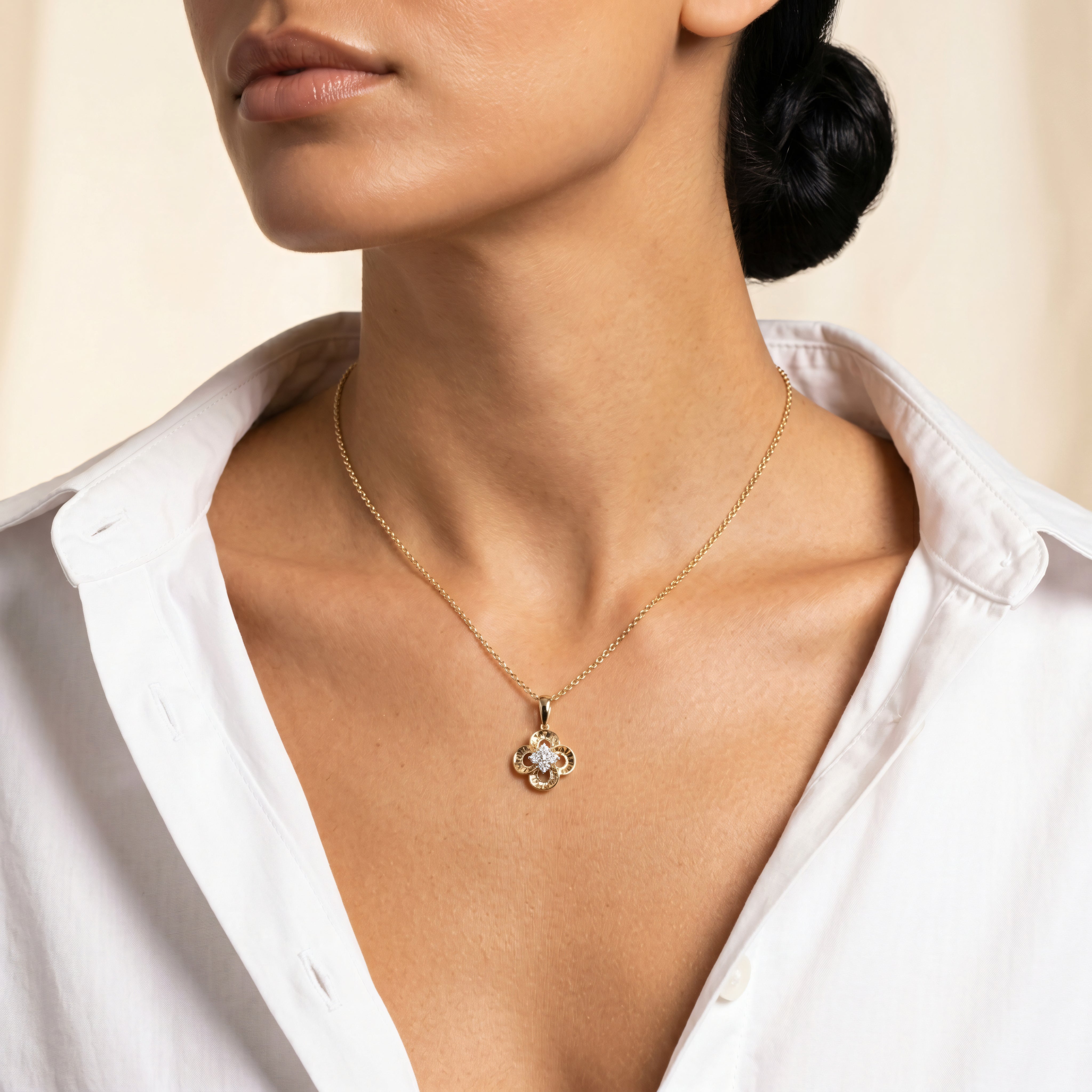 Collier 585 Gelbgold 3D-Anhänger mit Brillant 0,09 ct | Splendido Schmuck