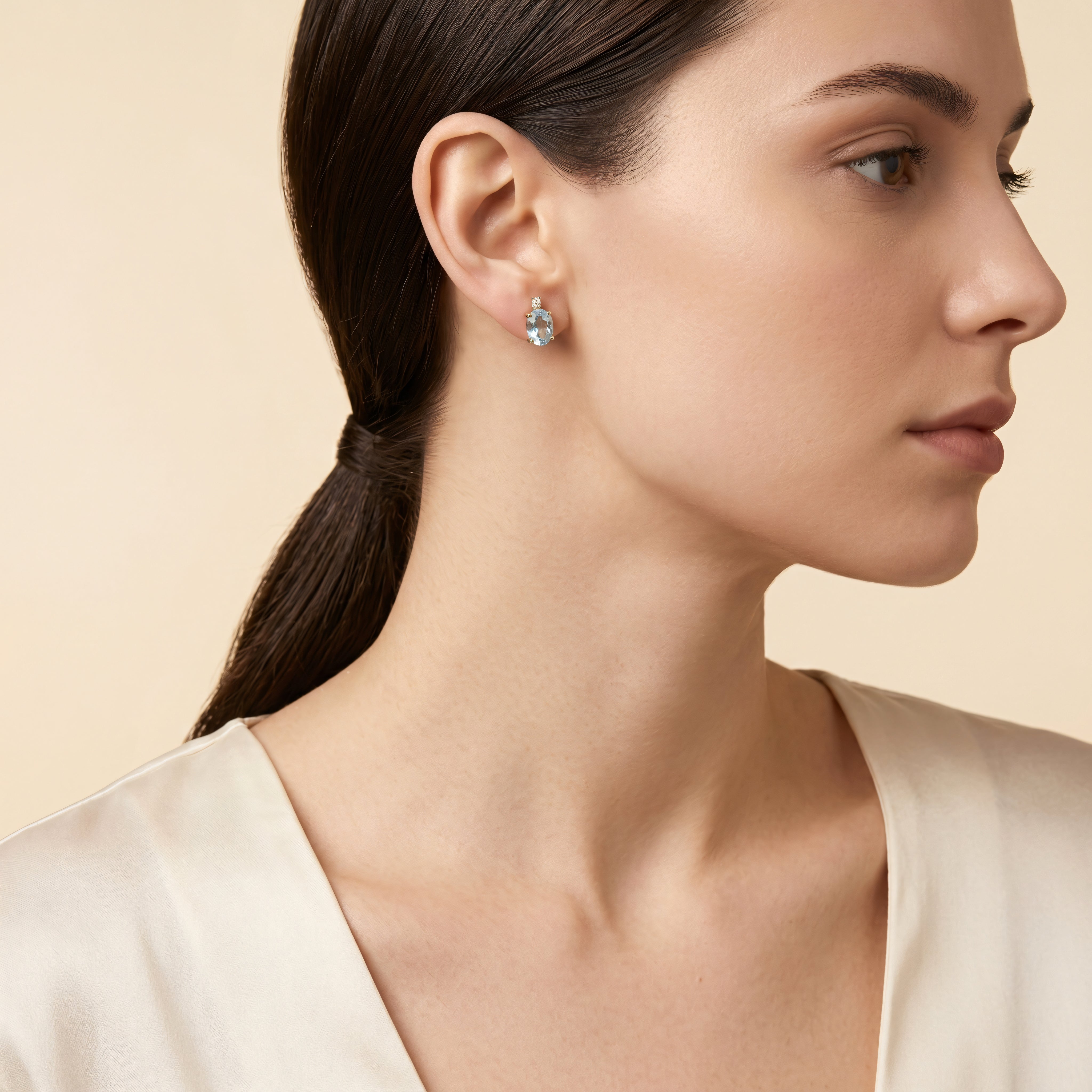 Ohrstecker 585 Gelbgold Topas mit Zirkonia – Splendido – worn at the ear