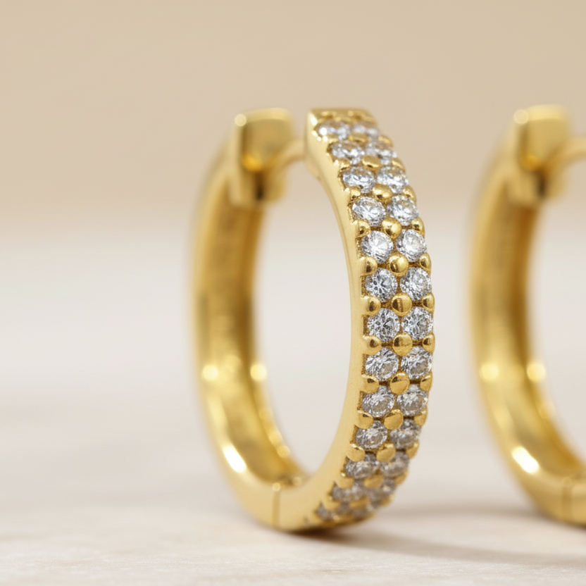 Creolen 585 Gold Zirkonia zweireihig – Splendido – worn at the ear