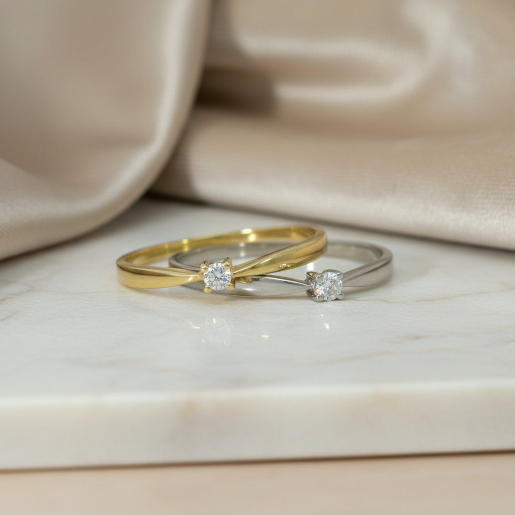 14K Gelbgoldring Mit Rundem Brillant 0,05 Ct Zentralem Stein Hochglanz Verarbeitung