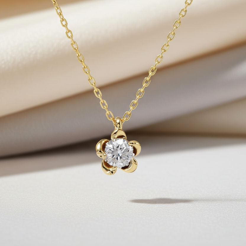 Halskette 585 Gold Brillant 0,16 ct Blütenanhänger – Splendido – worn at the neck