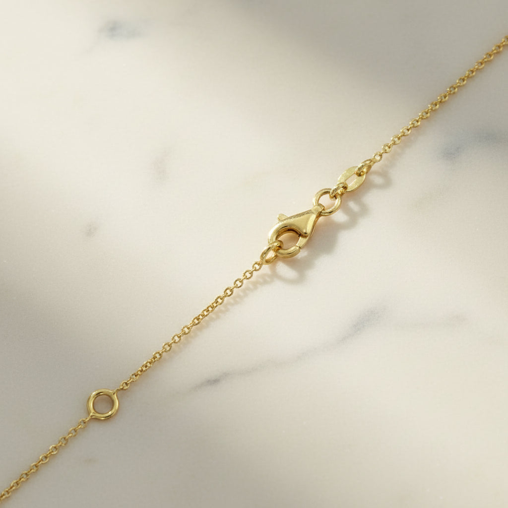 Halskette 585 Gelbgold Zirkonia offener Tropfenanhänger – Splendido – model with jewelry