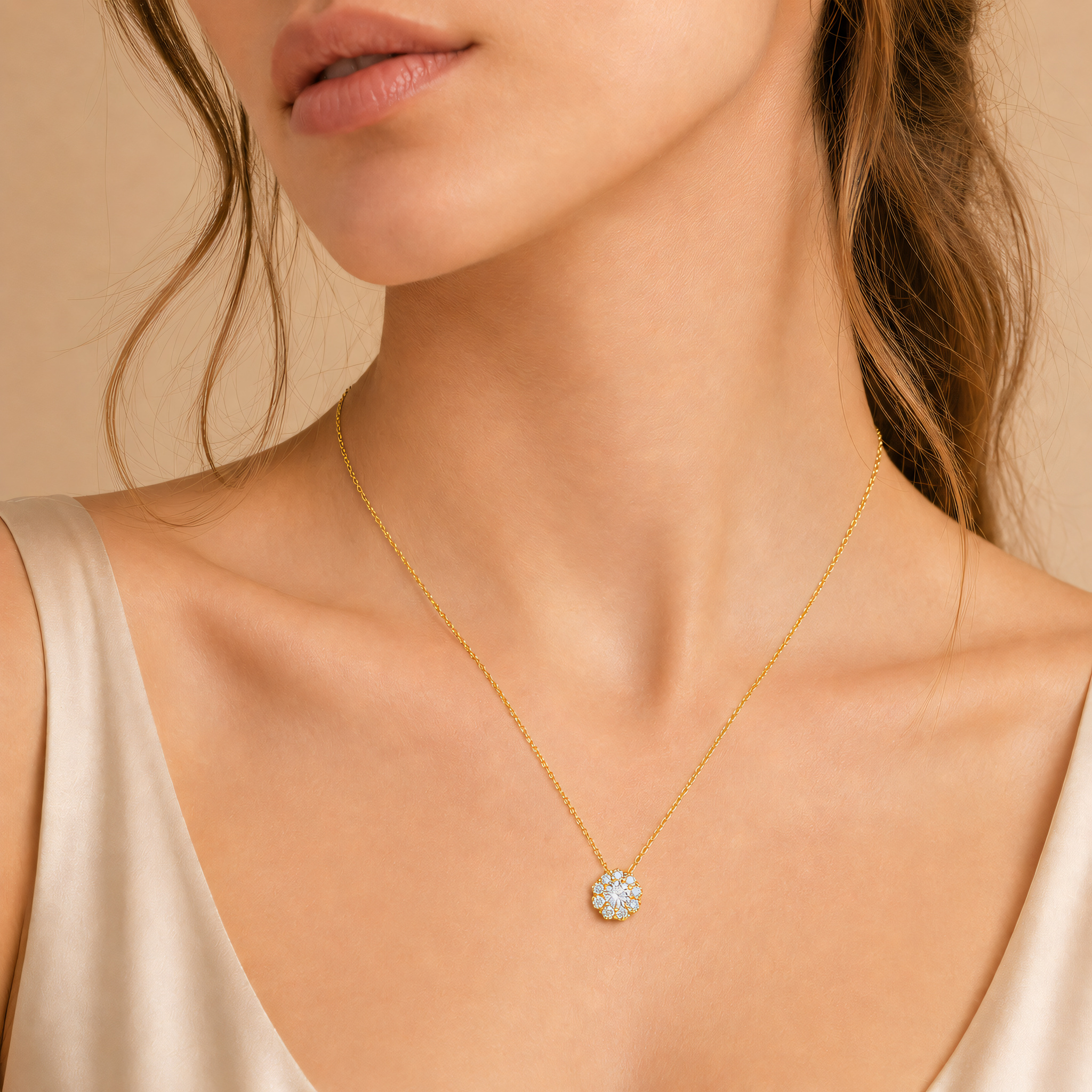 Halskette 585 Gold Zirkonia Bluetenhaenger Zentralstein – Splendido – macro detail