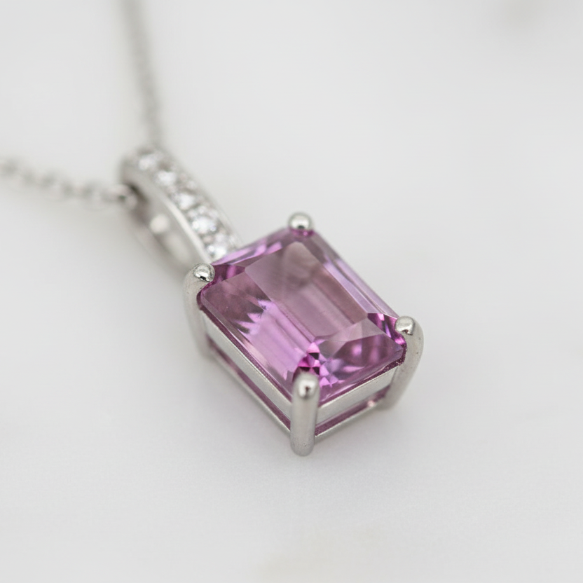 Halskette 585 Weißgold Saphir pink Brillant – Splendido – worn at the neck