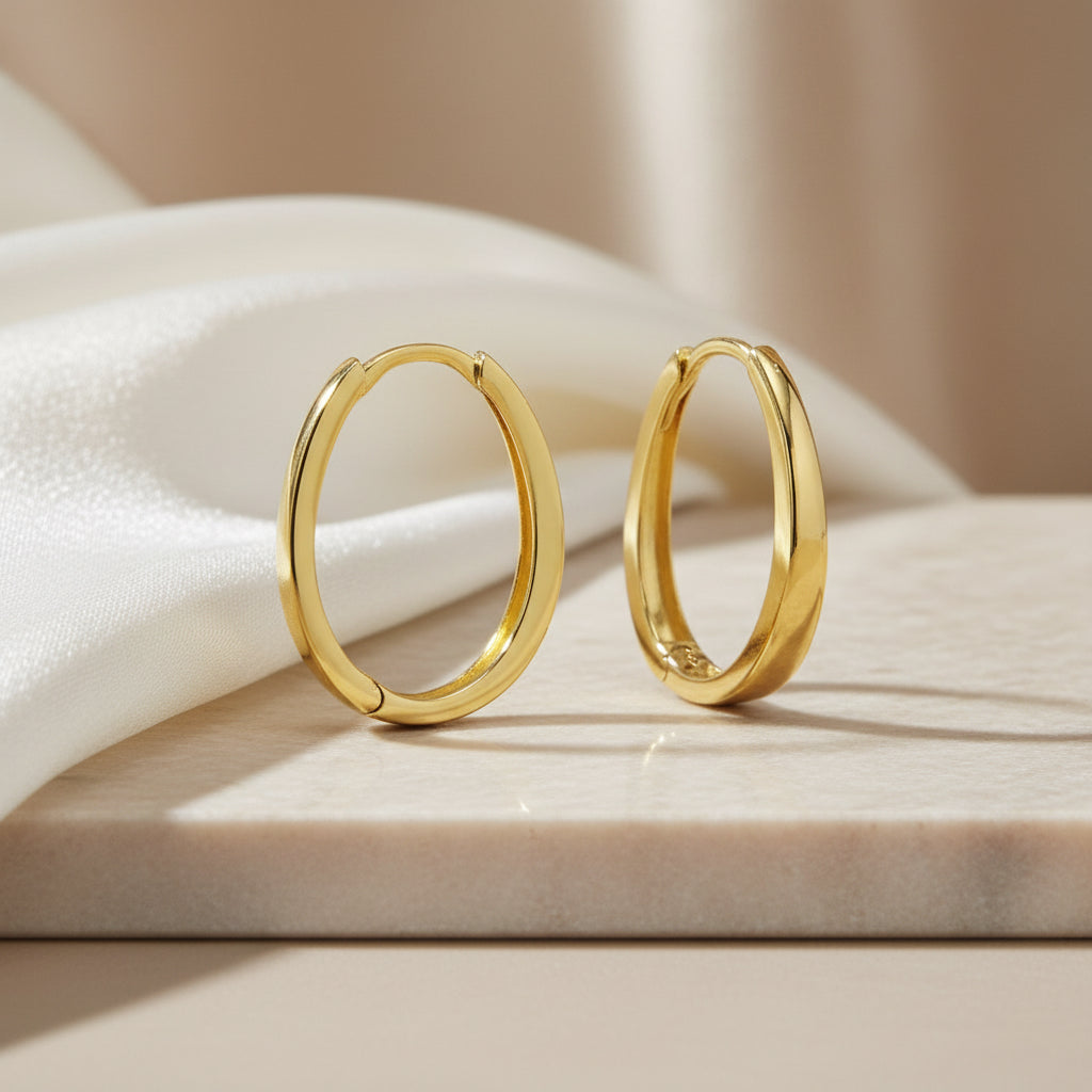 Ohrringe 585 Gelbgold Creolen oval Glanz – Splendido – llevados en la oreja
