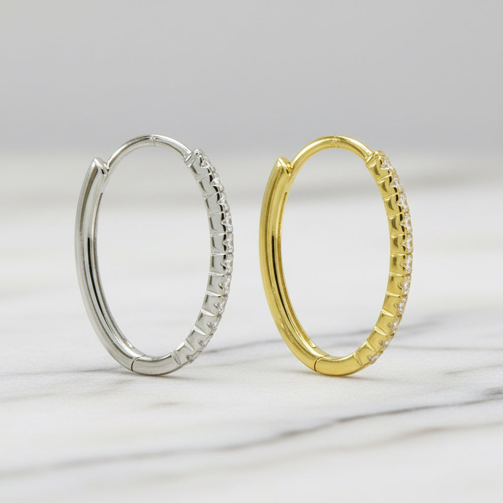 Creolen 585 Gold Zirkonia Krappenreihe – Splendido – model met sieraad