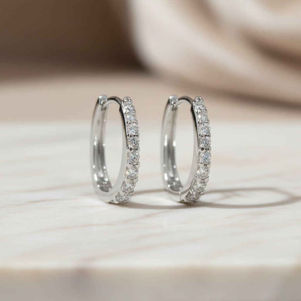 Creolen 585 Gold Zirkonia Pavé rund – Splendido – porté à l'oreille