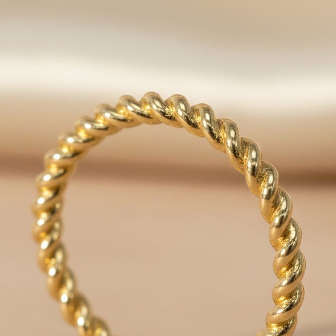 Ring 585 Gelbgold Bandring Kordel-Struktur – Splendido – aan de vinger gedragen