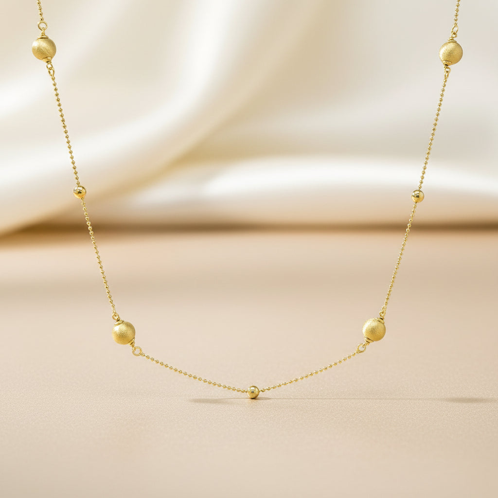 Feine Kugelkette mit mattierten Akzenten