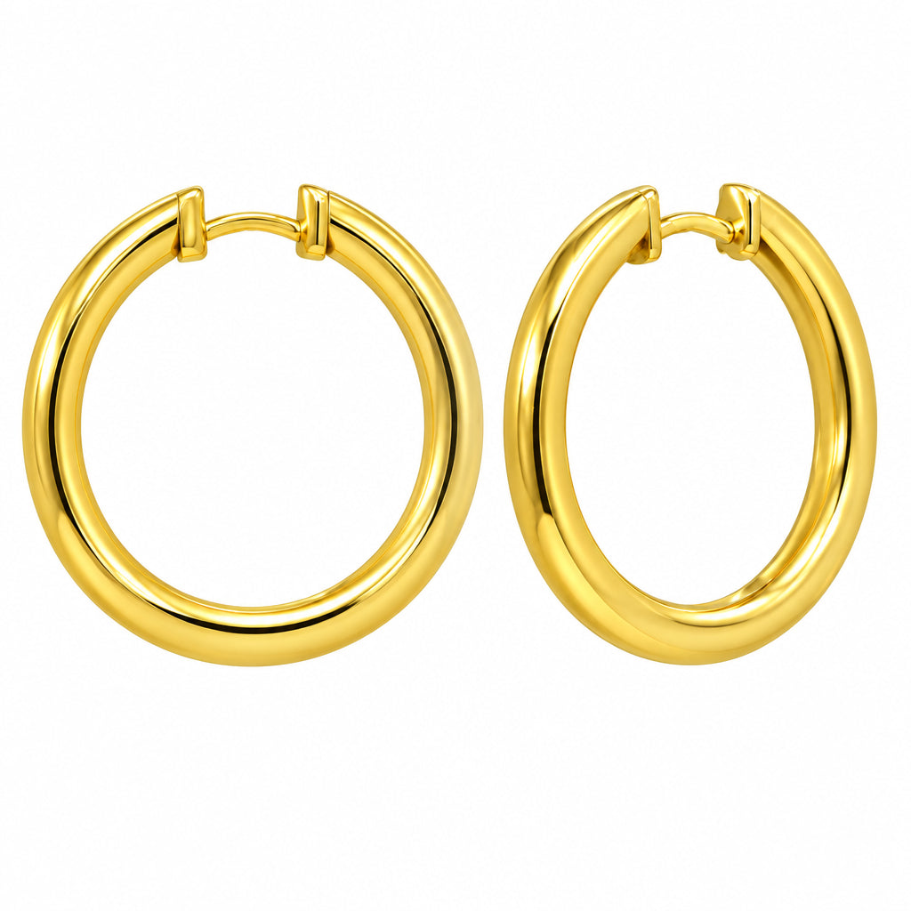 Close-up – 925 silver huggie hoop earrings with round profile