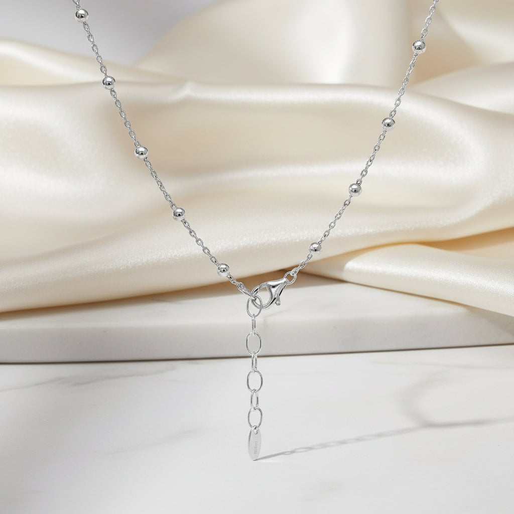 Halskette 925 Silber Rosenkranzkette Maria Kreuz – Splendido – model with jewelry