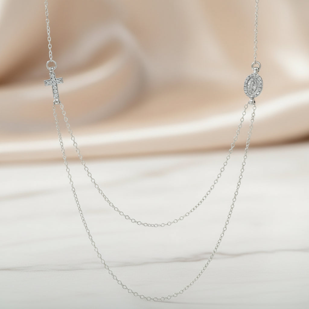 Halskette 925 Silber Kreuz Medaillon Zirkonia – Splendido – detalle macro