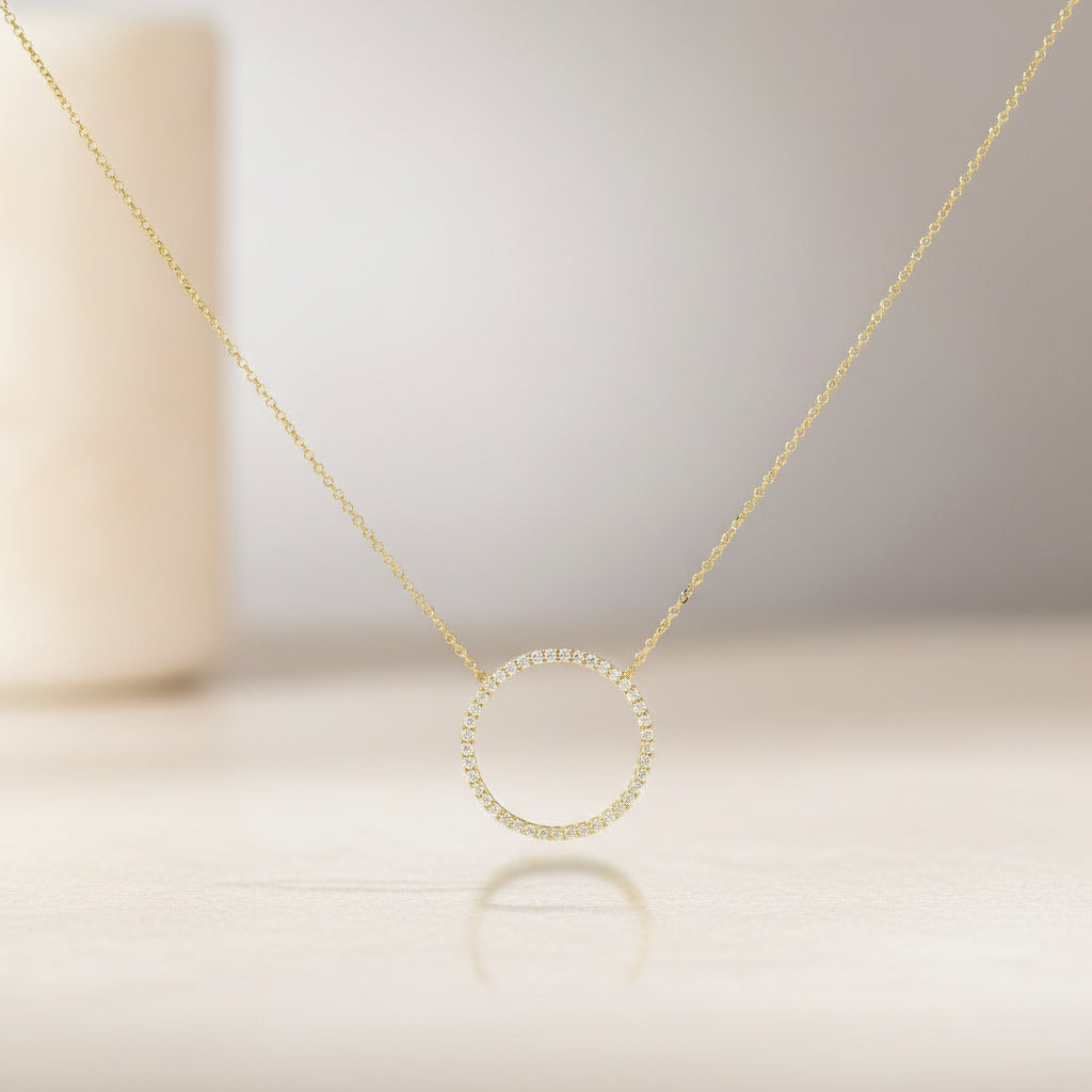 Goldkette in gelbgold mit rundem, offenem Kreisanhänger aus Zirkonia