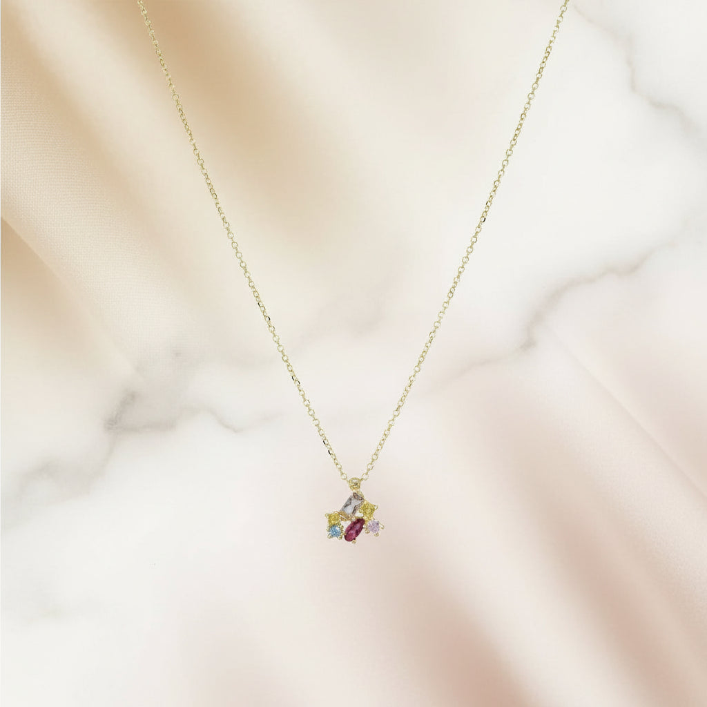 Goldkette mit buntem Zirkonia-Anhänger in floraler Form – farbenfrohes Design