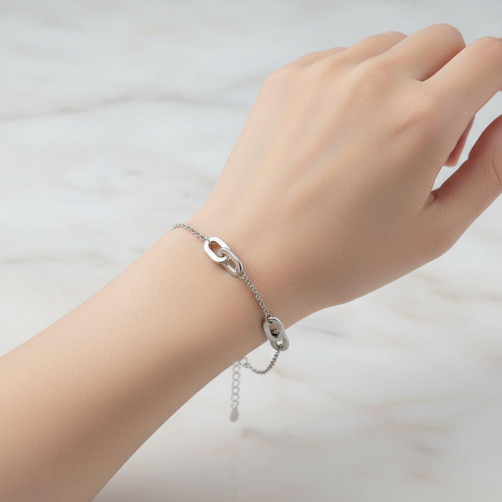 Close-up – 925 Silver Geometric-Link Bracelet