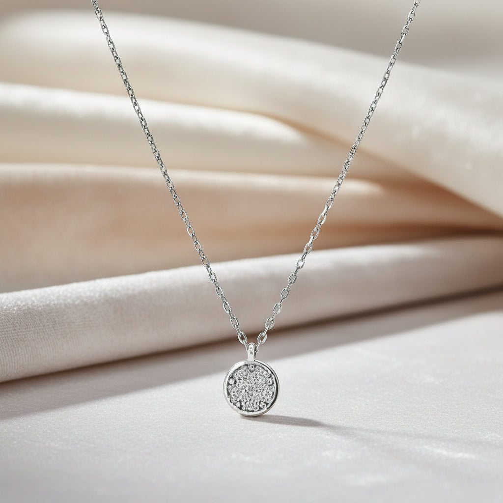 Kette mit rundem Brillant-Anhänger aus 14 Karat Weißgold