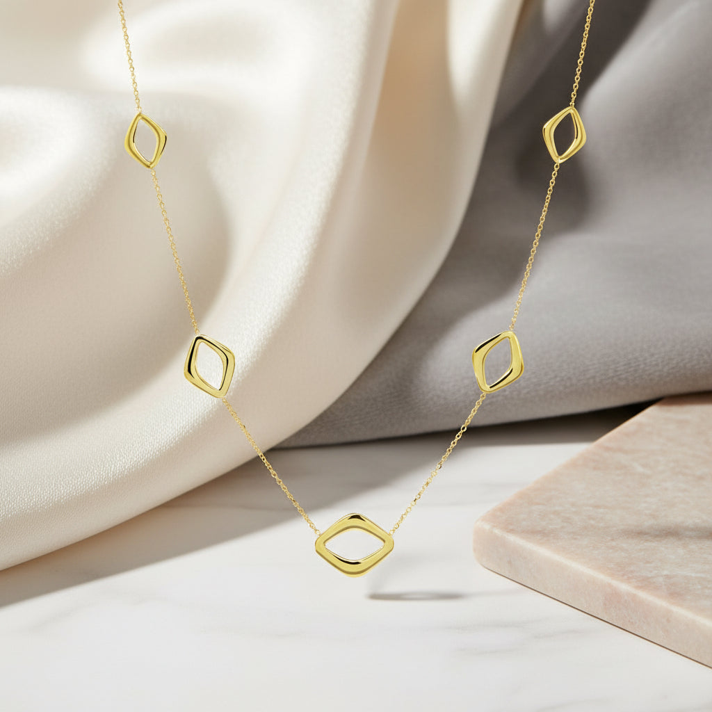 Goldkette mit fünf rhombenförmigen Gliedern in glatter Ausführung