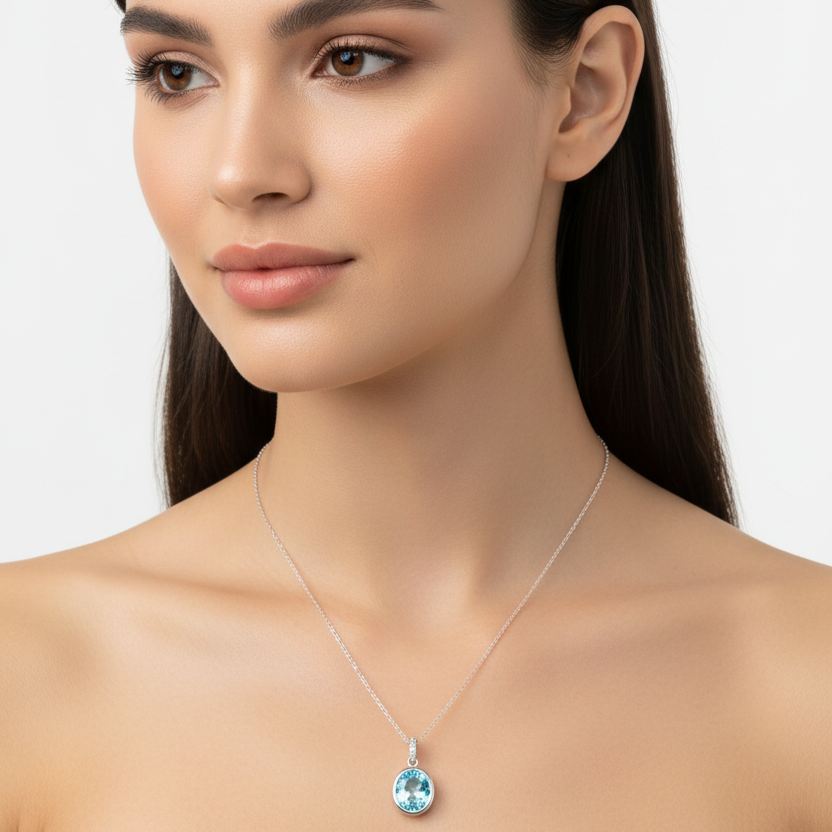 Silberkette Mit Ovalem Blautopas In Glatter Zargenfassung Und Anhängeröse Mit Ziersteinen