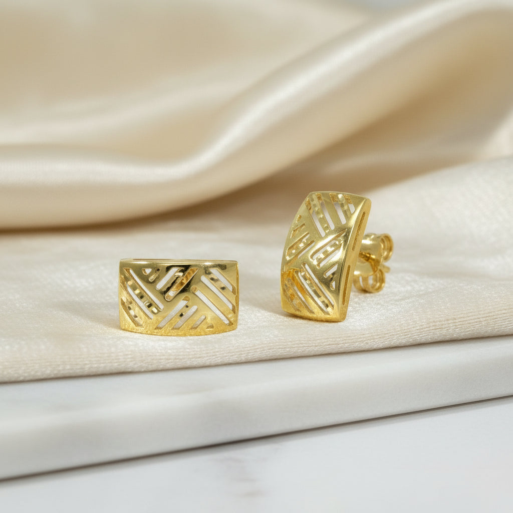 Brillantierte Gold-Ohrstecker mit geometrischem Muster in rechteckiger Form