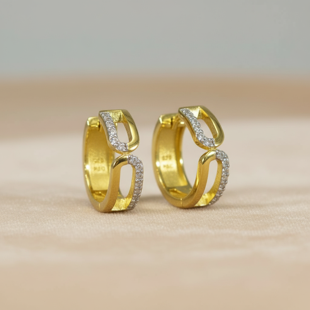 Offene gelbgoldfarbene Creolen Splendido CRS39VG aus 925er Silber mit klar funkelnden Zirkonia-Steinen.