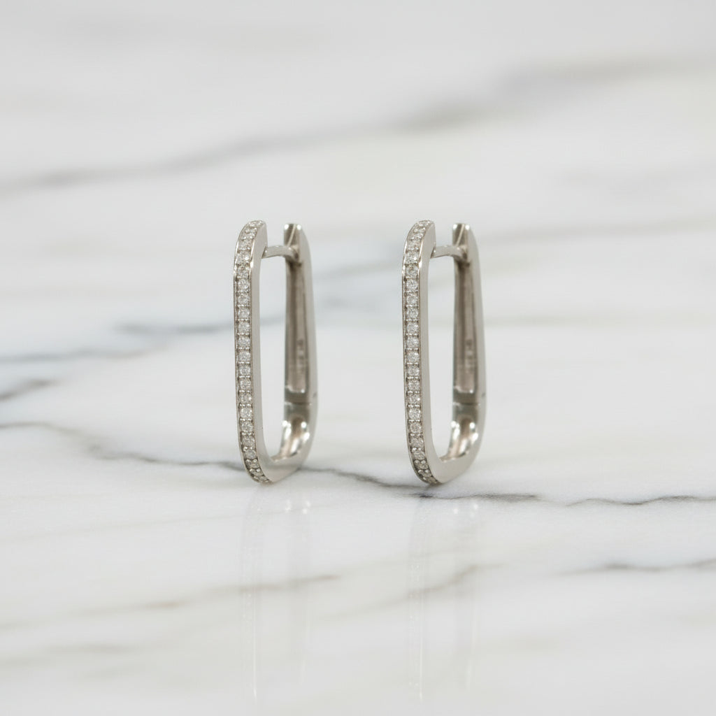 Splendido CRSU24 schmale rechteckige Creolen aus rhodiniertem 925er Silber mit Zirkonia-Reihe.