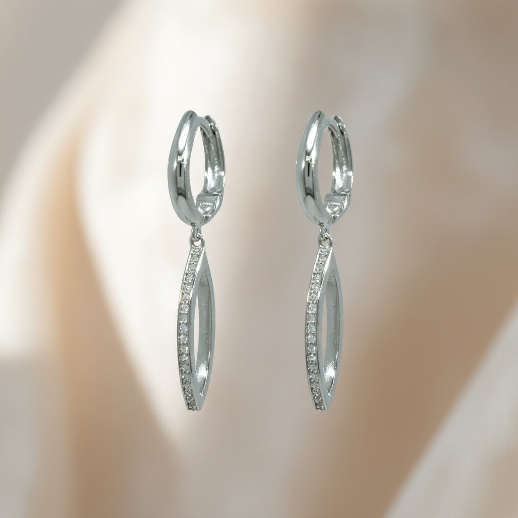 Splendido CRSU28 feine Silbercreolen aus 925er Sterling Silber mit länglichem Zirkonia-Anhänger.