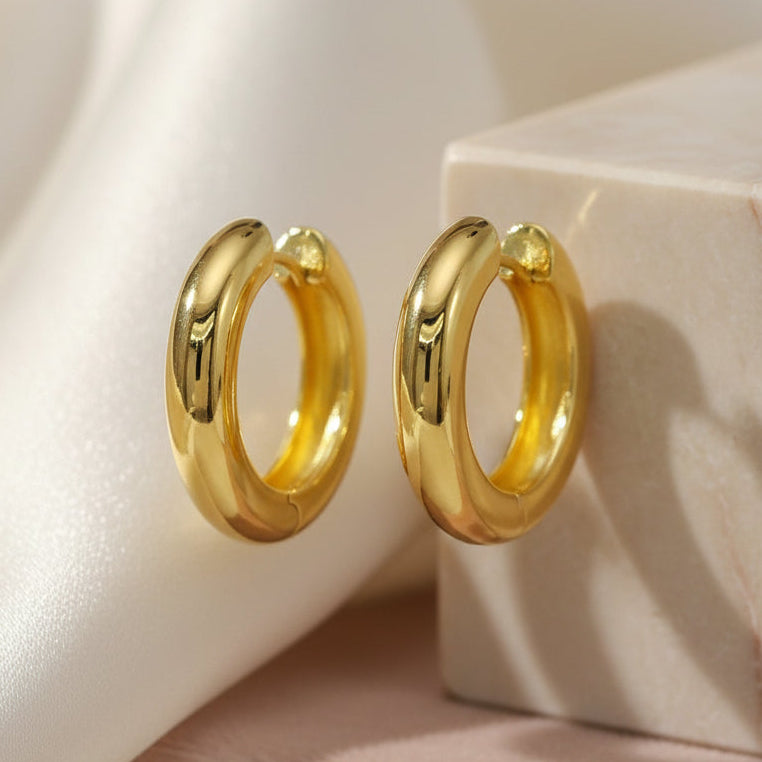 Splendido CRSU35 voluminöse runde Creolen aus vergoldetem 925er Sterling Silber mit glatter Oberfläche.