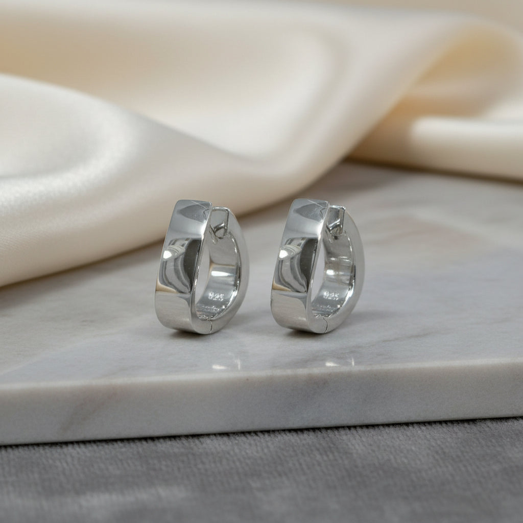 Splendido CRSU9 minimalistische Silbercreolen aus 925er Silber hochglanzpoliert.