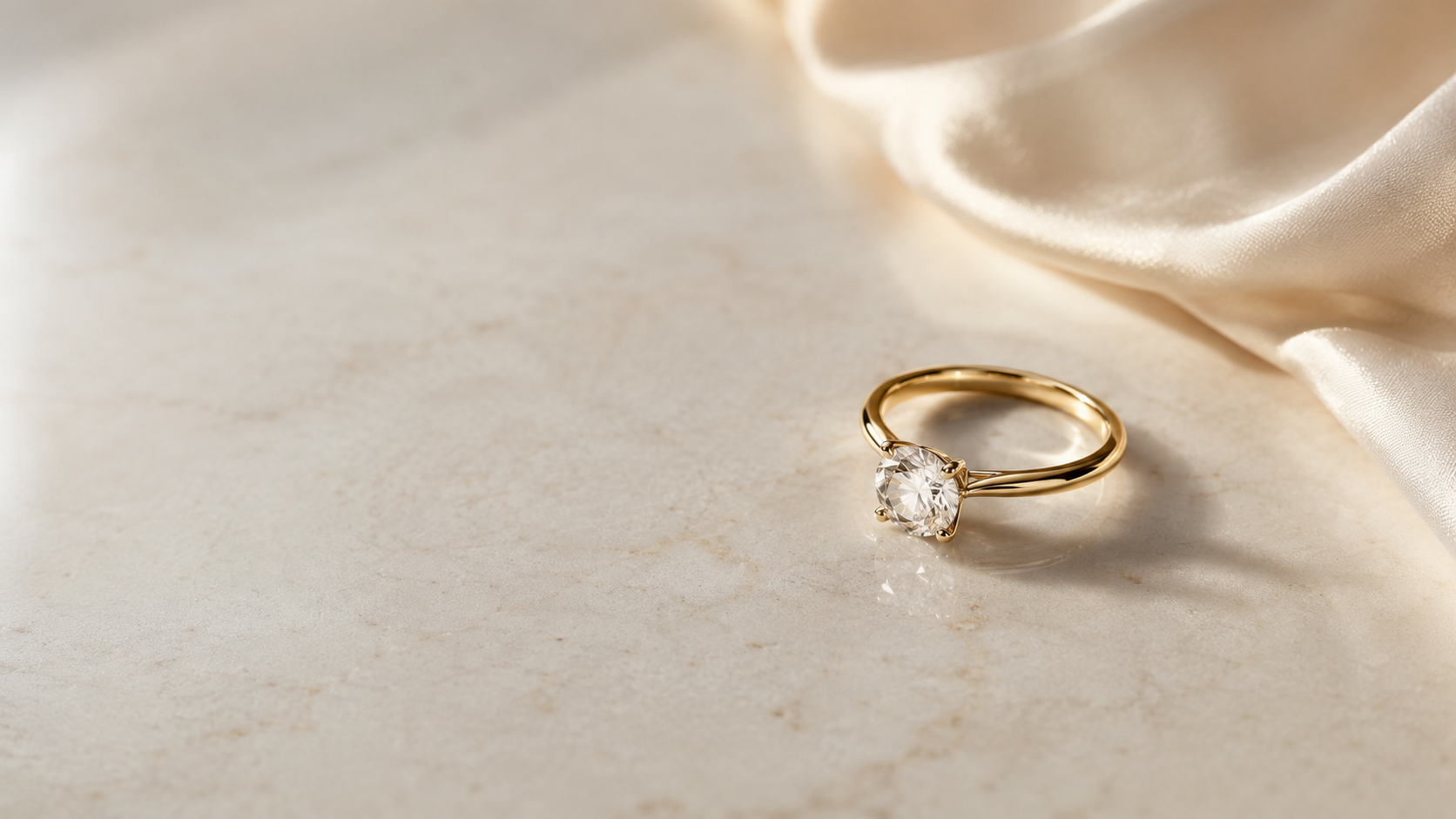 Verlobungsring aus 585er Gold mit Solitär-Brillant — Splendido Schmuck