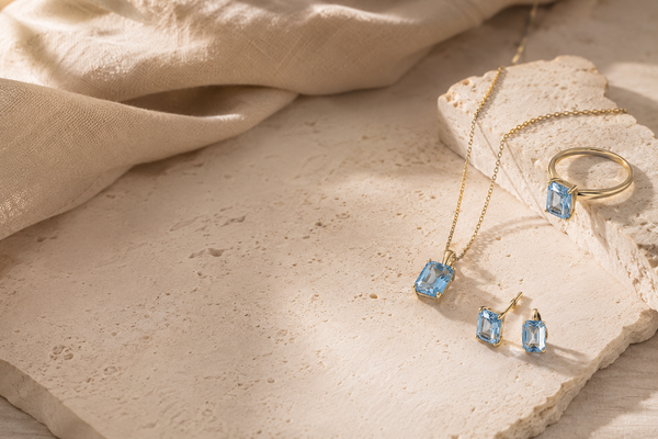 Blauer Topas in 585er Gelbgold — Topas-Schmuck als London-Blue-Ring und -Kette von Splendido Schmuck