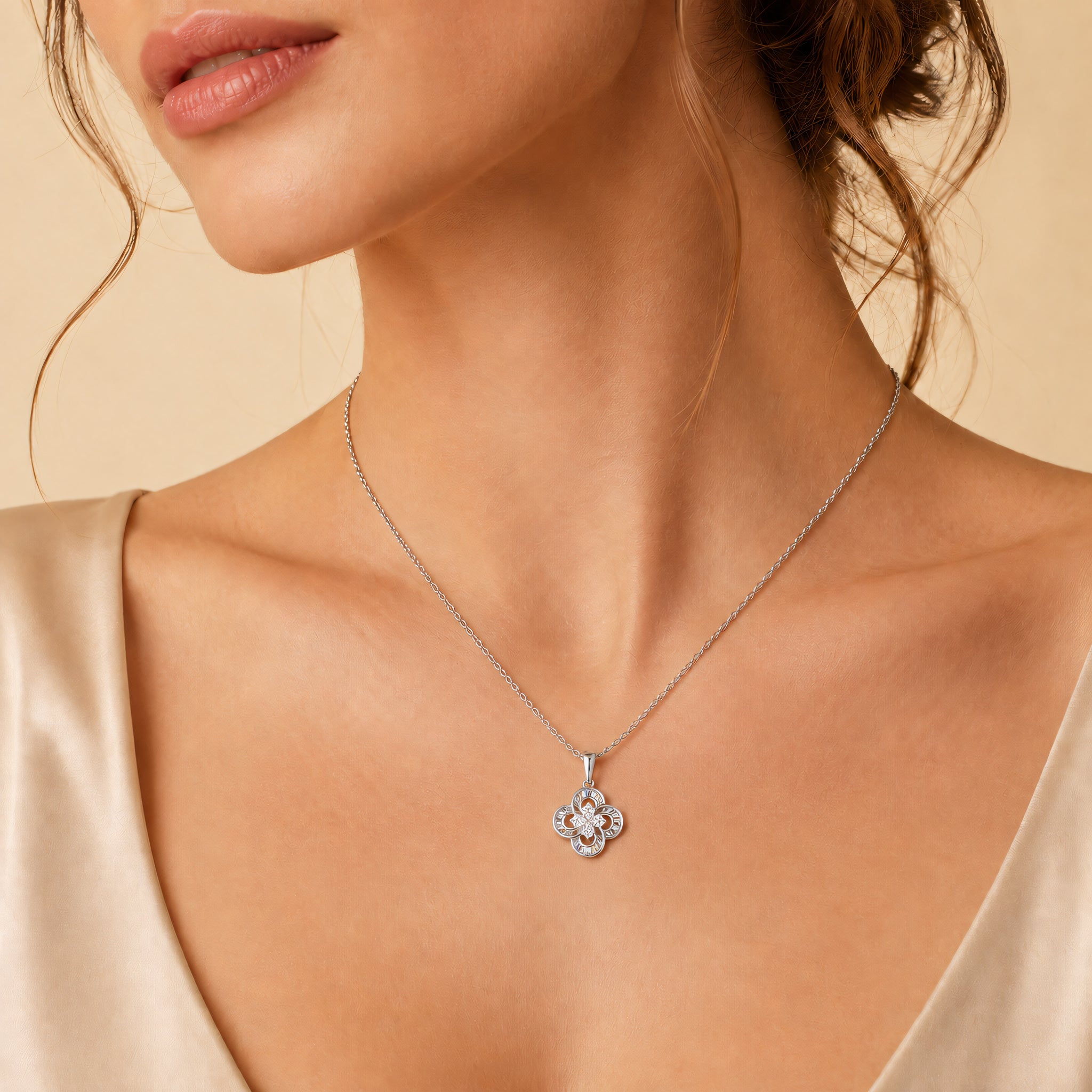 Collier 585 Weißgold 3D-Anhänger mit Brillant 0,09 ct | Splendido Schmuck