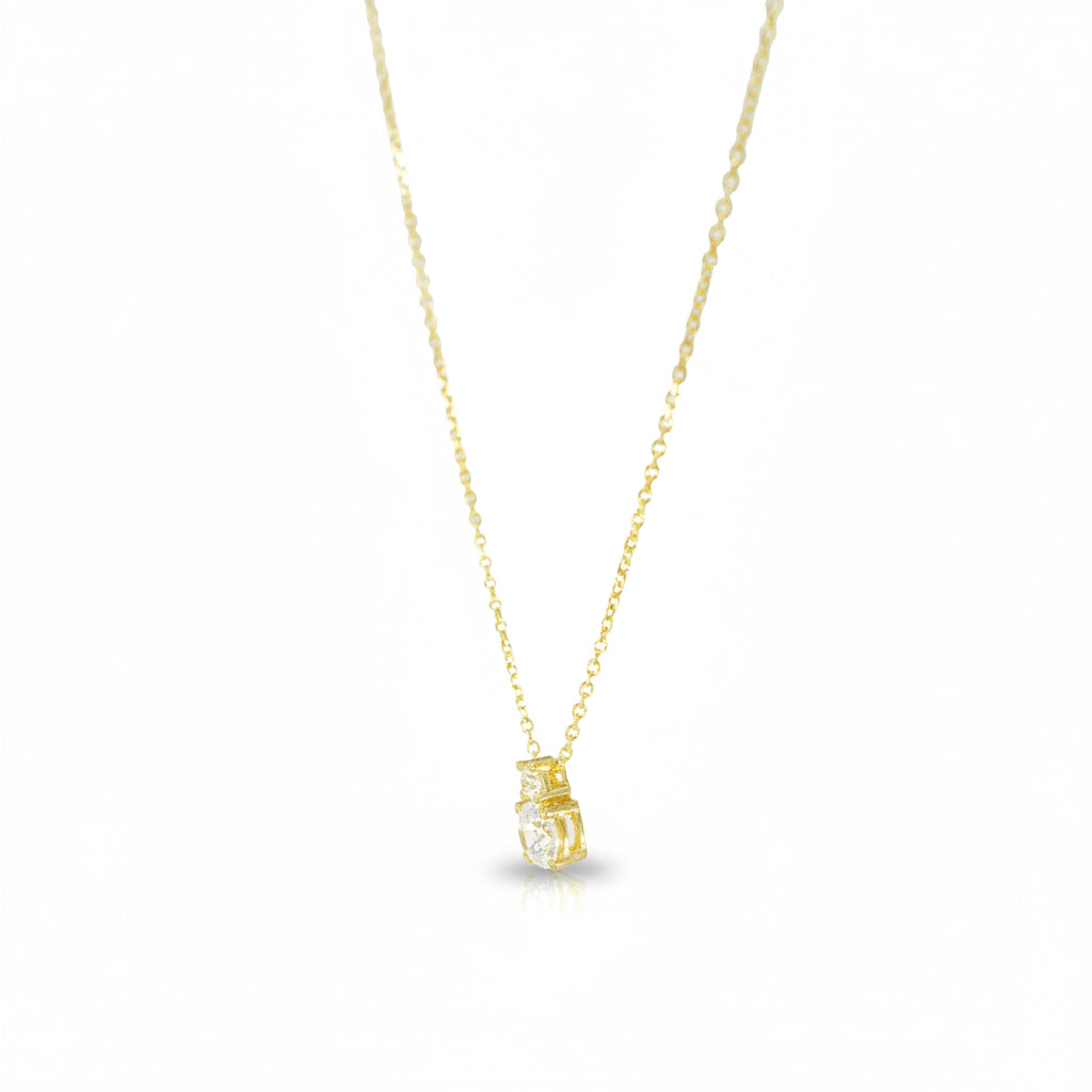 Collier 585 Gelbgold Zirkonia-Anhänger in 4-Krappen-Fassung – Splendido – détail macro