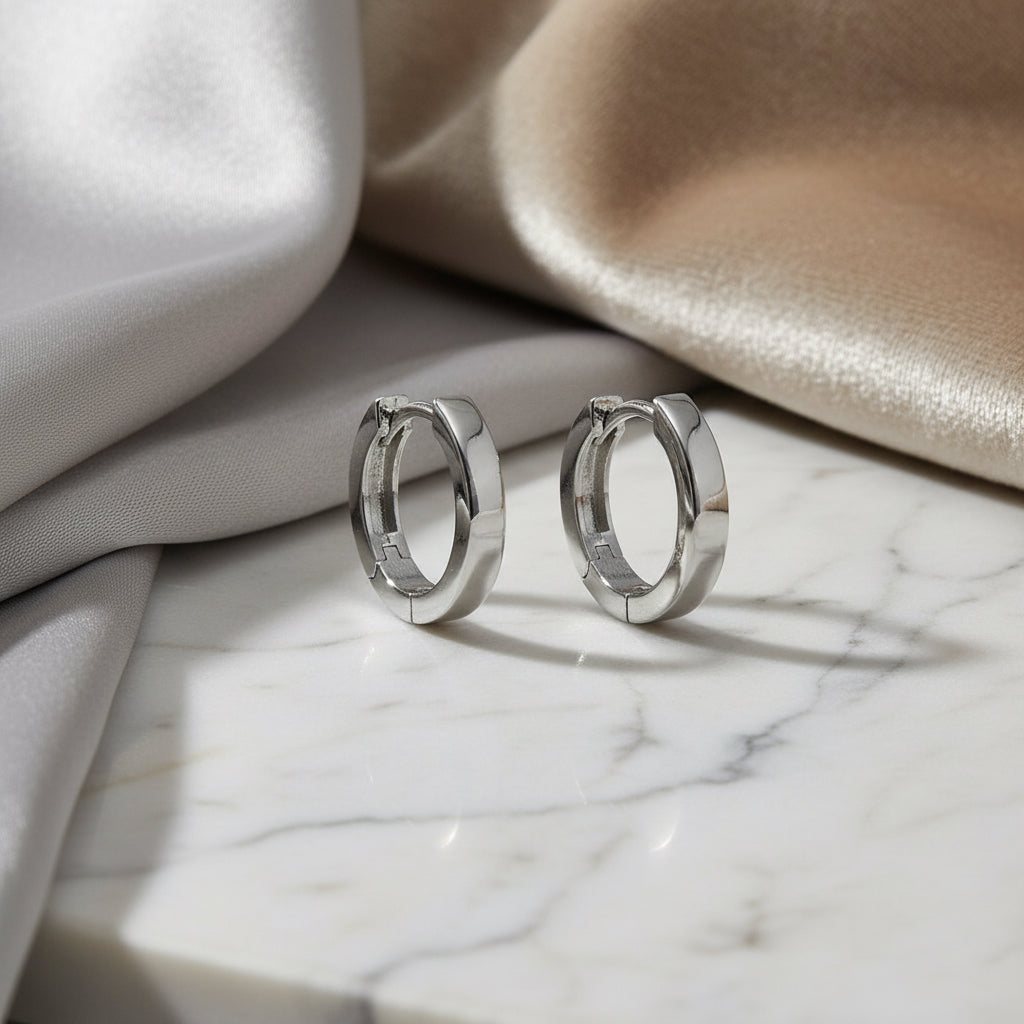 14Kt Gelbgold Creolen Mit Kantiger Form Und Glänzende Oberfläche Klappverschluss