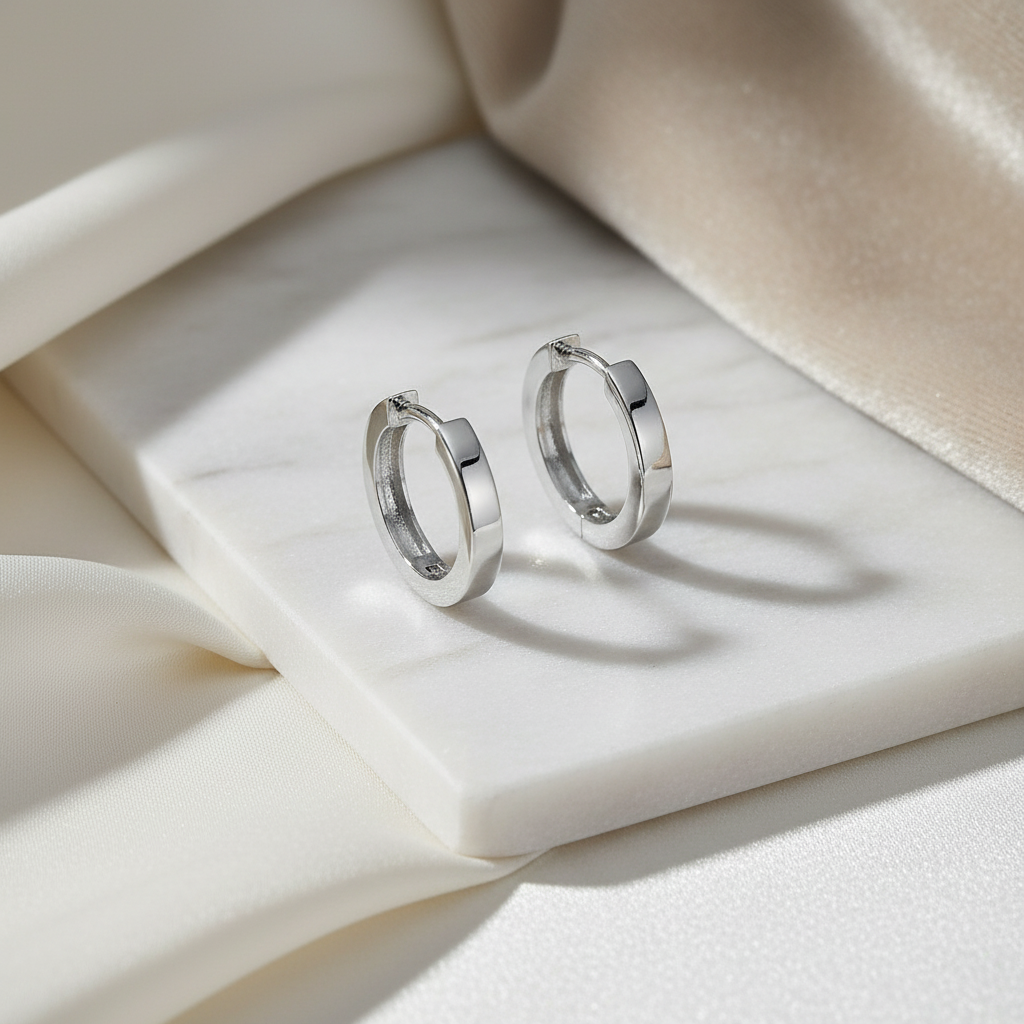 14Kt Gelbgold Creolen Mit Kantiger Form Und Glänzende Oberfläche Klappverschluss