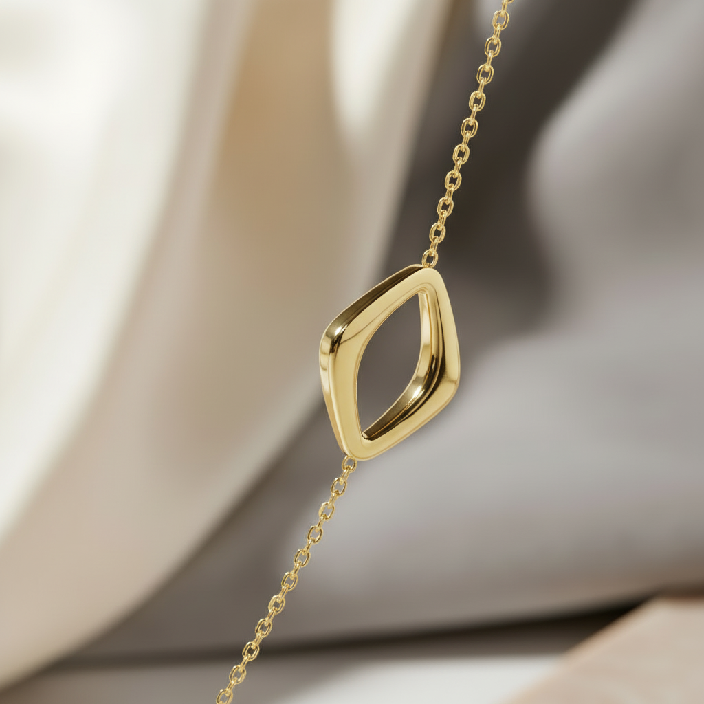 Halskette 585 Gelbgold Rhombus geometrisch – Splendido – om de hals gedragen