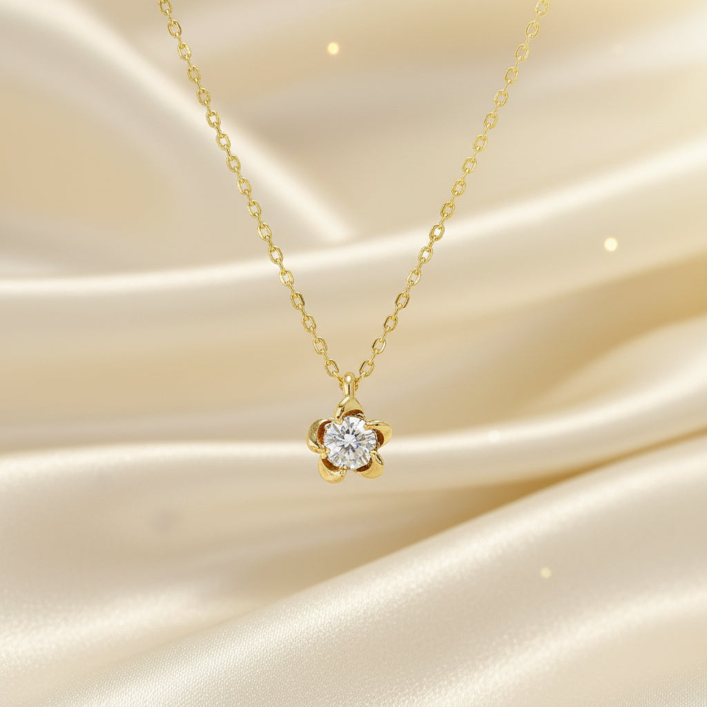 14 Karat Gold Halskette Mit Brillantanhänger In Blütenform Und Fein Gearbeitet 0,16 Ct