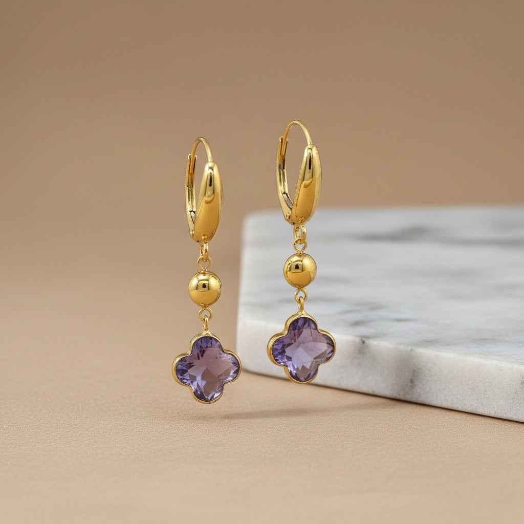 14Kt Goldohrringe Mit Edelsteinen Vierpassform Bewegliche Gestaltung Mit Brisurverschluss