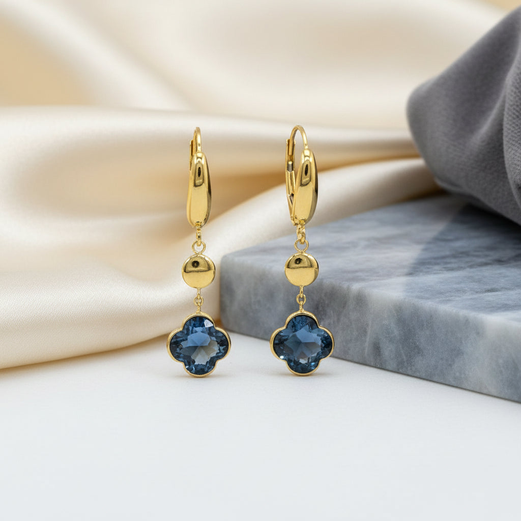 14Kt Goldohrringe Mit Edelsteinen Vierpassform Bewegliche Gestaltung Mit Brisurverschluss