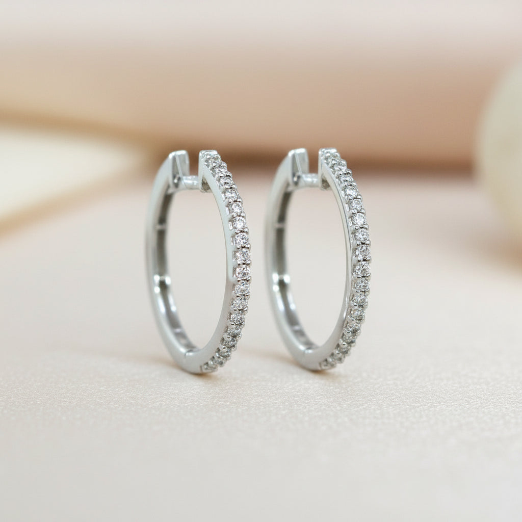 14 Karat Gold Creolen Mit Zirkonia In Krappenfassung Und Durchgehende Lichtlinie