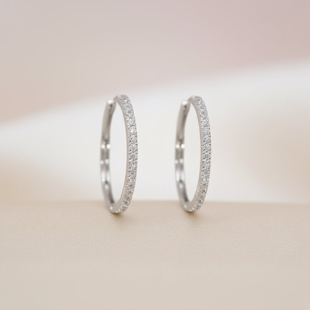 14Kt Goldohrringe Creolen Mit Vollbesetzter Zirkonia Reihe Und Schlankem Runddesign