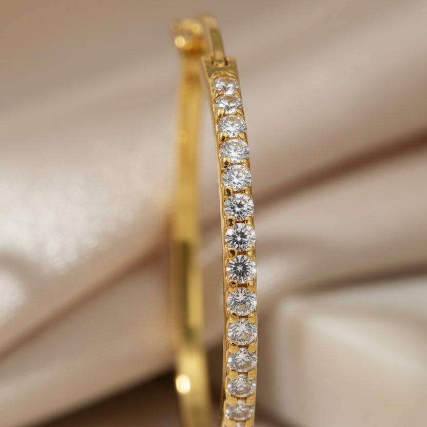 Creolen 585 Gold Zirkonia Rundum Pavé – Splendido – porté à l'oreille