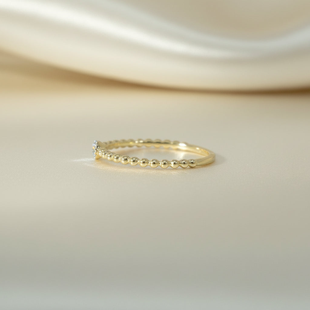 14Kt Goldring Mit Brillantpavé 0,03 ct Und Perlchen Schiene Fein Und Vielseitig Zum Stapeln