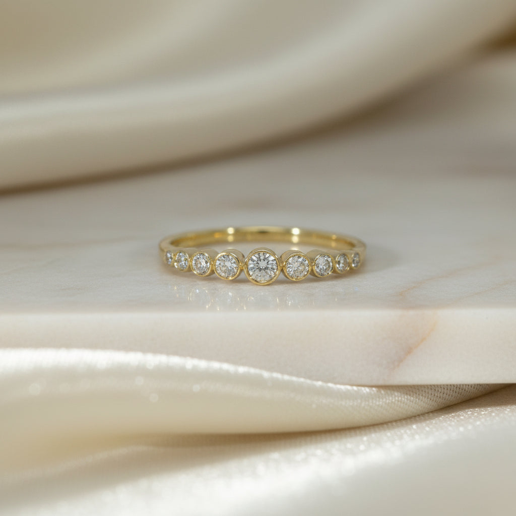 14K Goldring Mit Diamanten Rundfassungen Lichtkranz