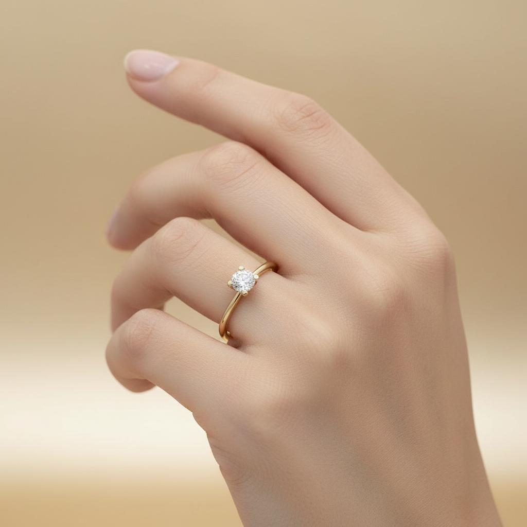 Primer plano – Anillo de oro amarillo 585 con circonita solitario