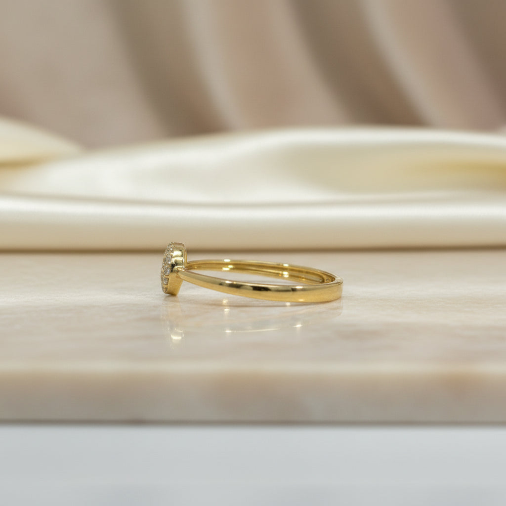 14K Goldring Mit Pavé Zirkonia Rundem Zentrum Und Filigraner Ringschiene Eleganz