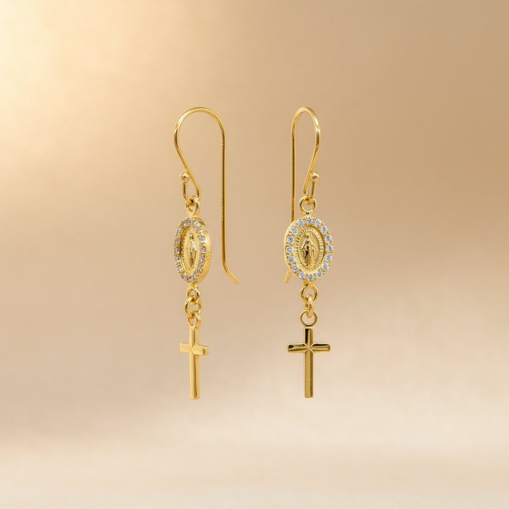 Feine Ohrhänger aus Silber mit ovalem Marienmotiv, Zirkonia-Rand und kleinem Kreuzanhänger

