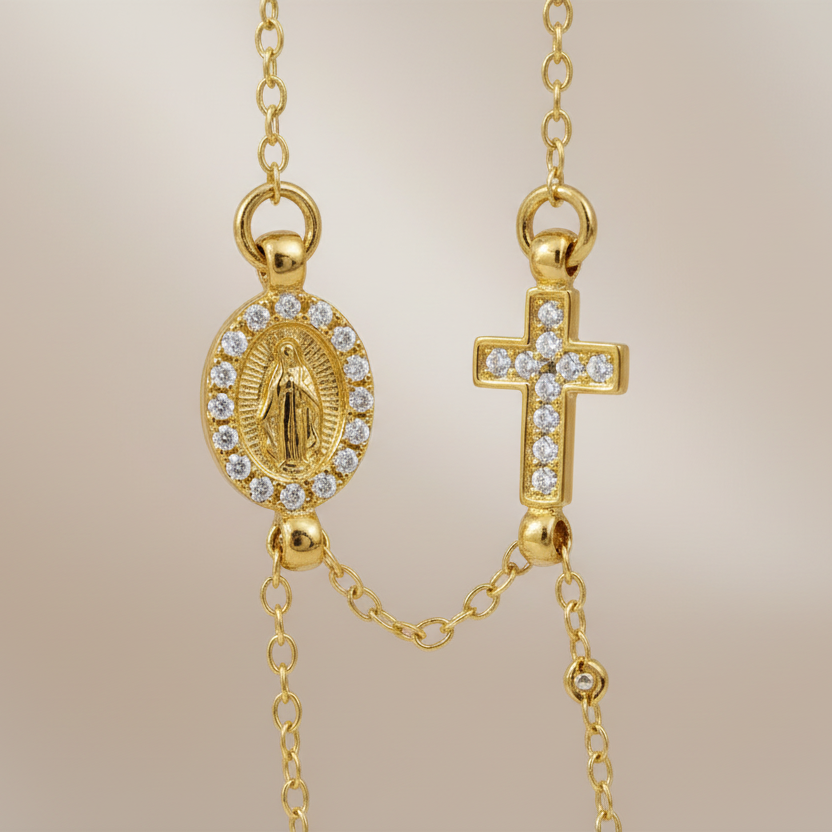 Halskette 925 Silber Kreuz Medaillon Zirkonia – Splendido – om de hals gedragen